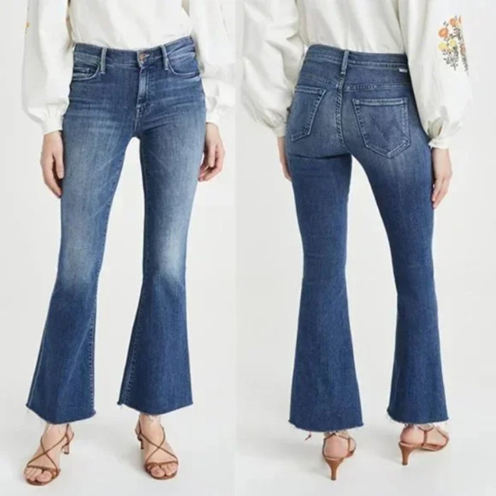 Mother The Weekender Fray Blue Flare Denim Jeans in Groovin' - Size 25